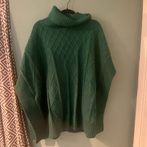 ⭐️NEW⭐️ poncho-style sweater with cowl neck. Size M/L, beautiful emerald green